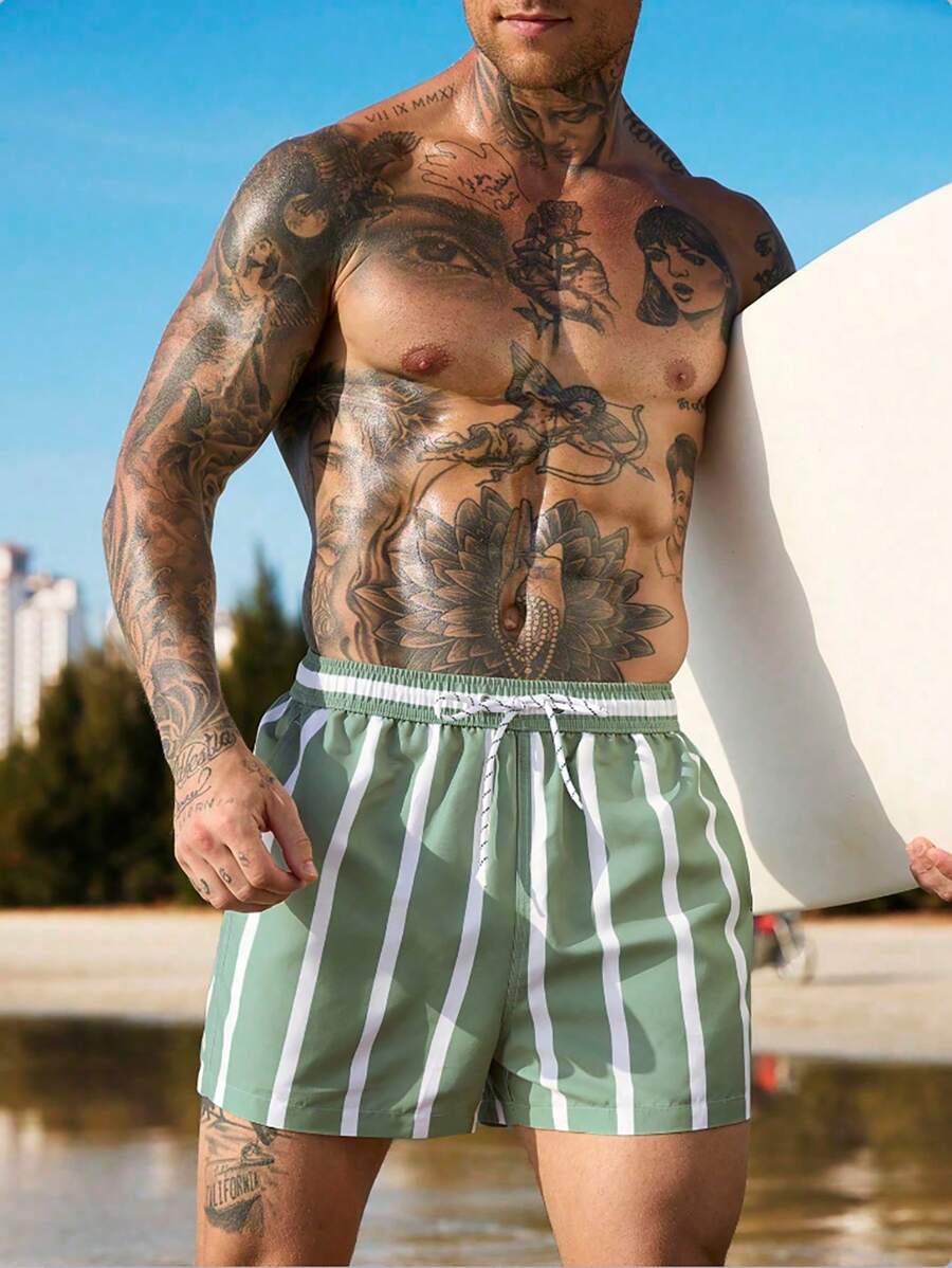 Short court rayé avec cordon de serrage et taille élastique pour homme