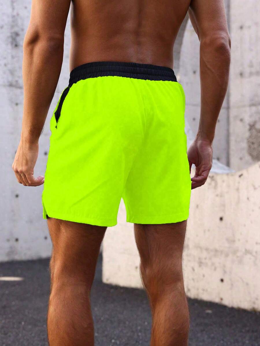 Shorts de sport avec taille élastique, poches larges et inscription