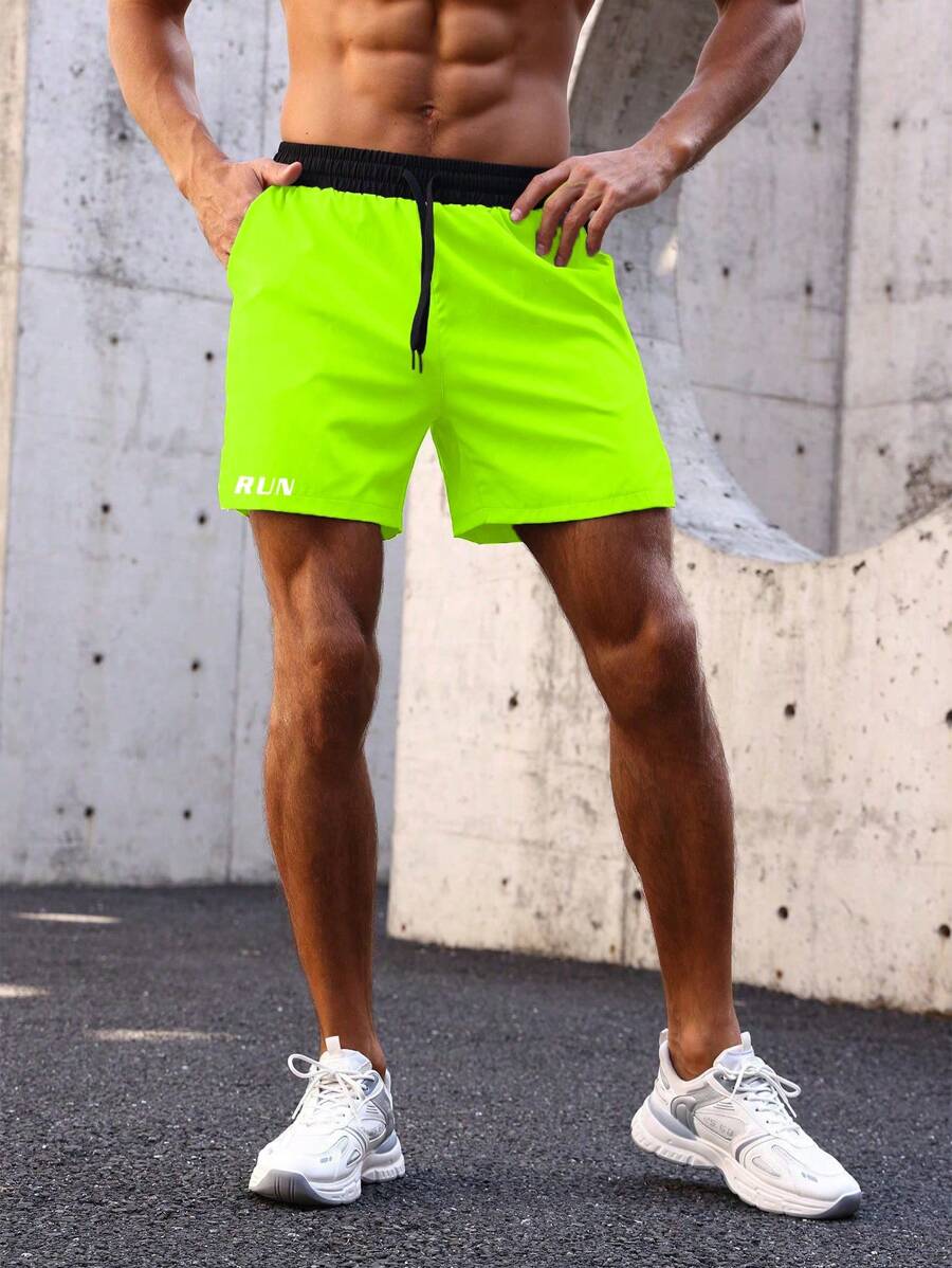 Shorts de sport avec taille élastique, poches larges et inscription