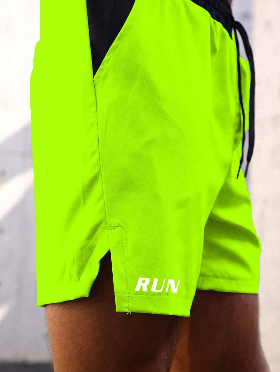 Shorts de sport avec taille élastique, poches larges et inscription