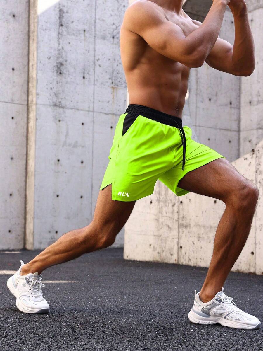 Shorts de sport avec taille élastique, poches larges et inscription