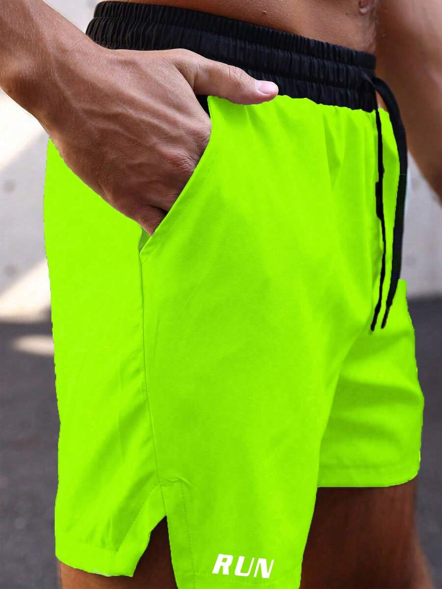Shorts de sport avec taille élastique, poches larges et inscription