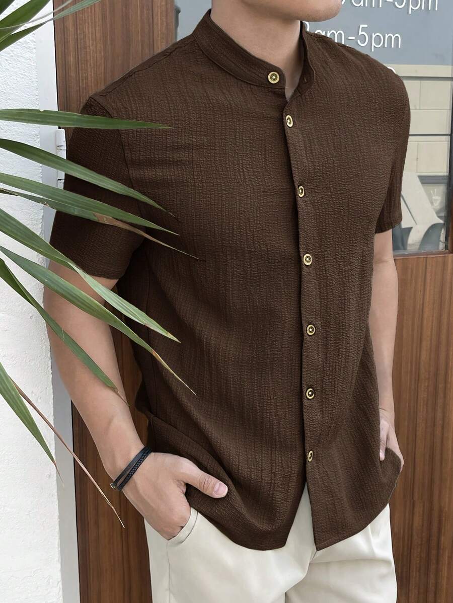 Chemise boutonnée classique à col chinois avec texture pour homme