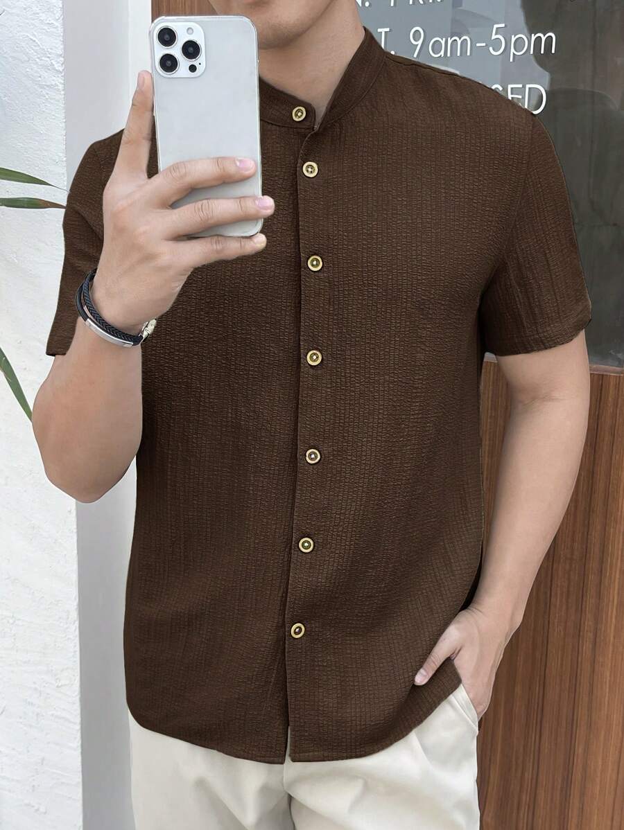 Chemise boutonnée classique à col chinois avec texture pour homme