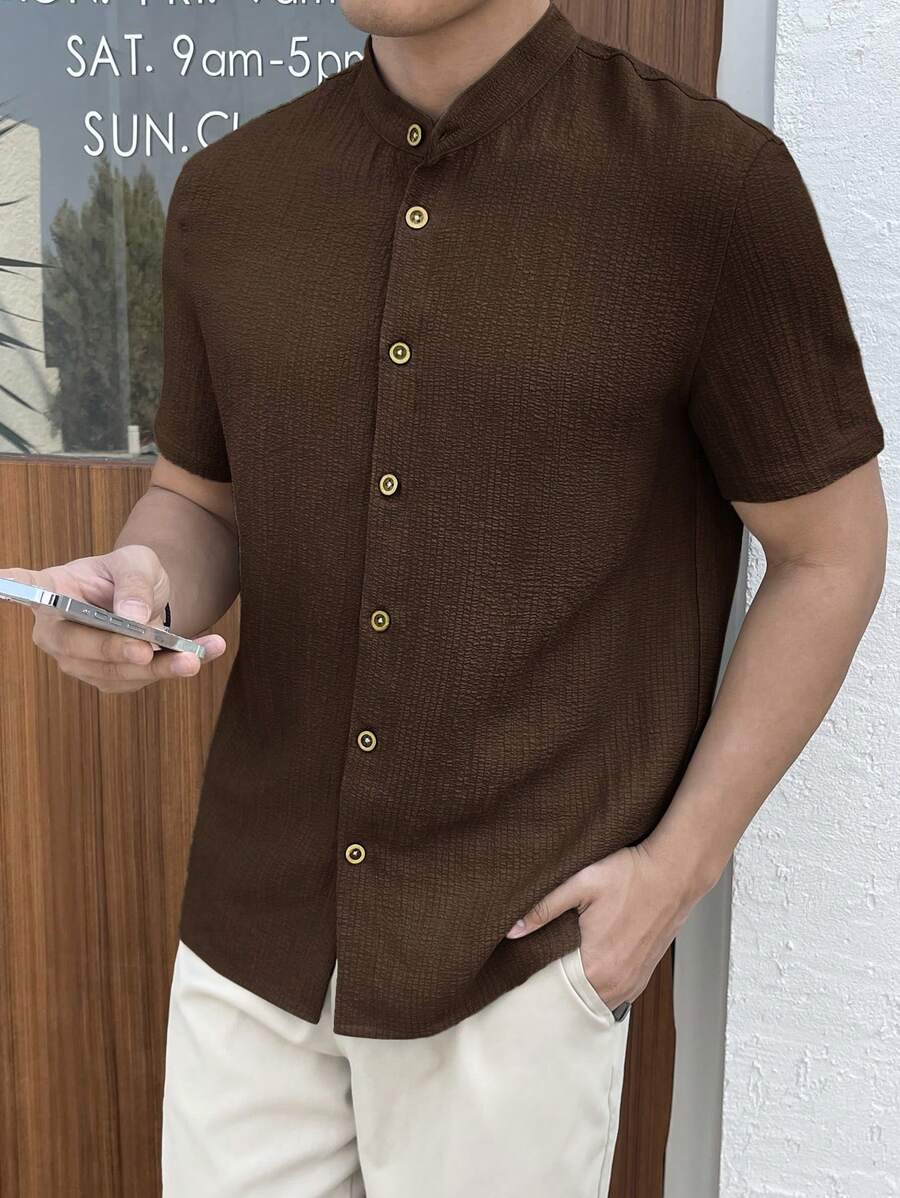 Chemise boutonnée classique à col chinois avec texture pour homme