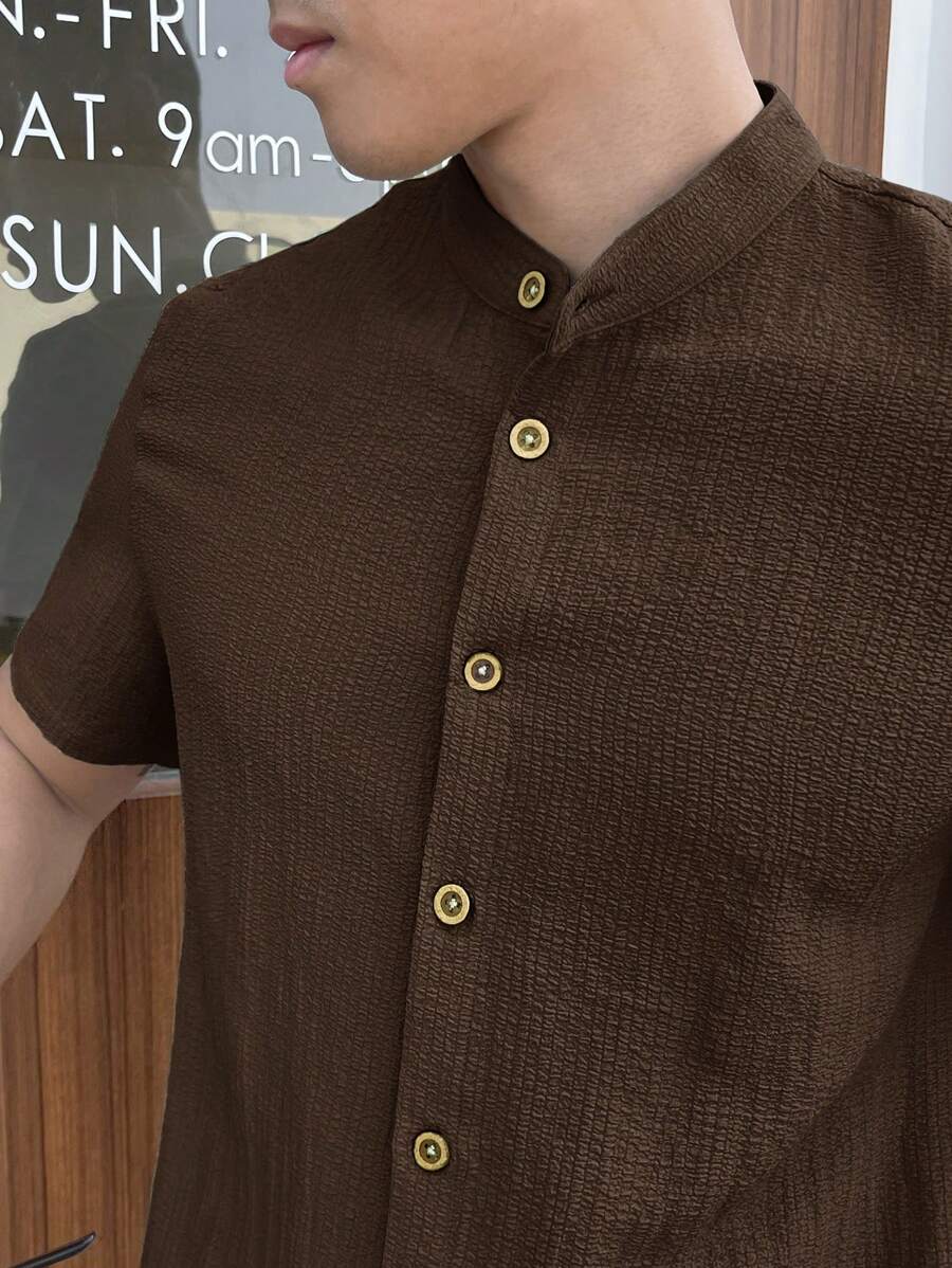 Chemise boutonnée classique à col chinois avec texture pour homme