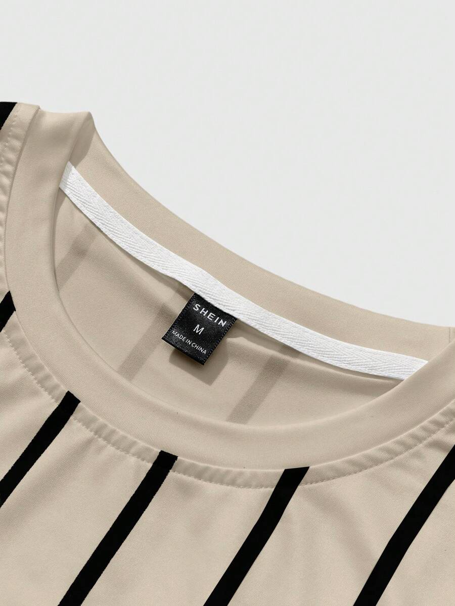 Chemise décontractée à manches courtes et rayures, col rond et coupe ample