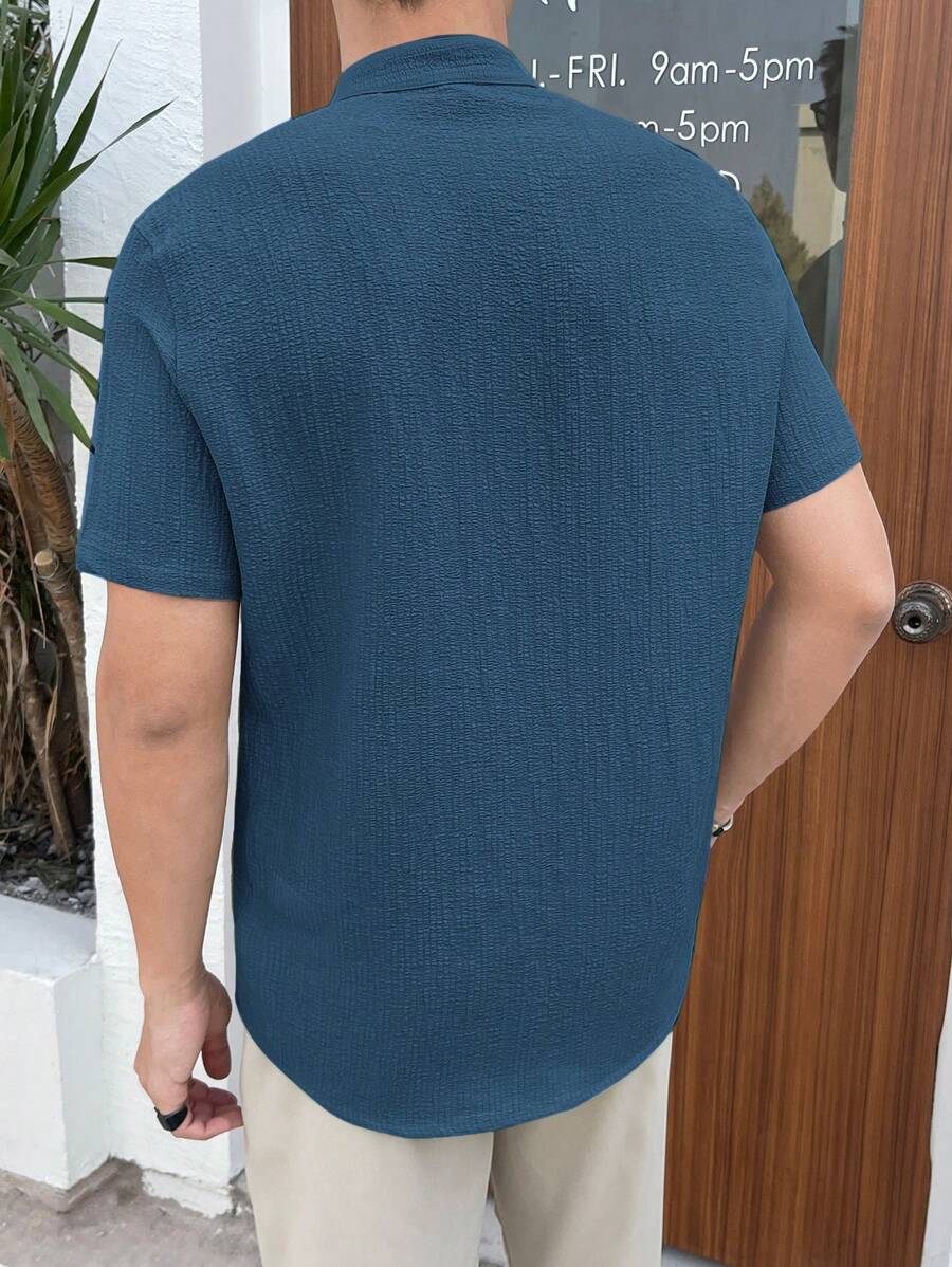 Chemise boutonnée classique à col chinois avec texture pour homme