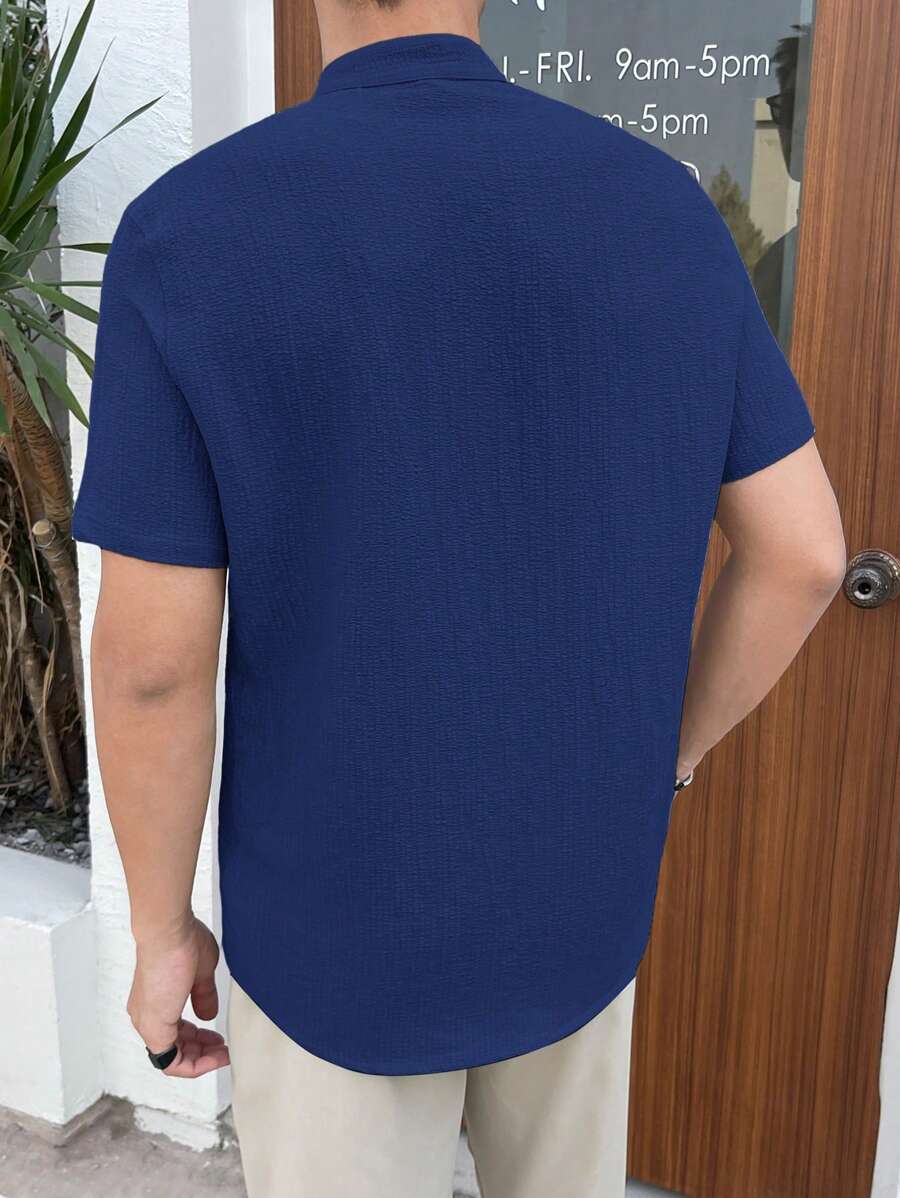 Chemise boutonnée classique à col chinois avec texture pour homme