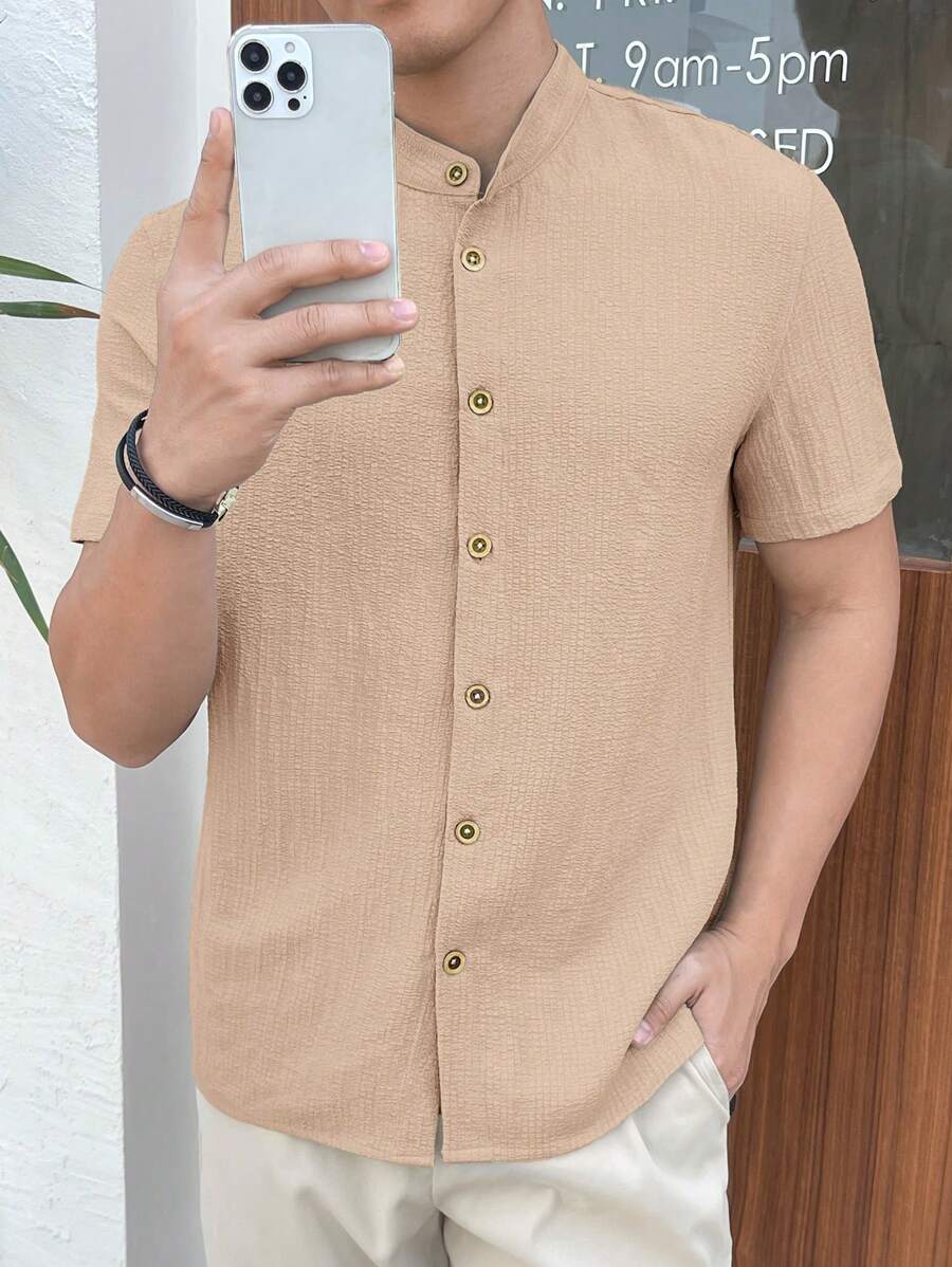 Chemise boutonnée classique à col chinois avec texture pour homme