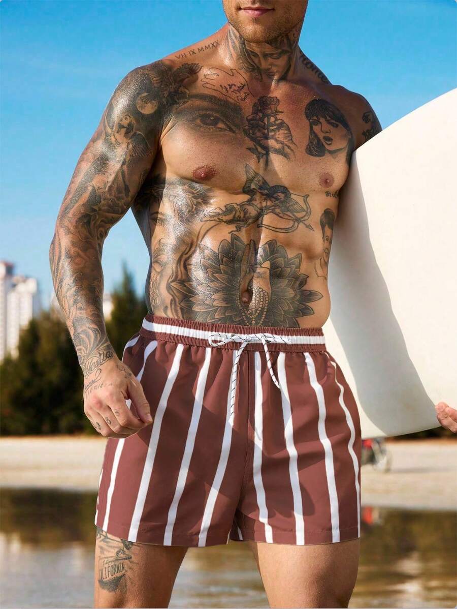 Short court rayé avec cordon de serrage et taille élastique pour homme