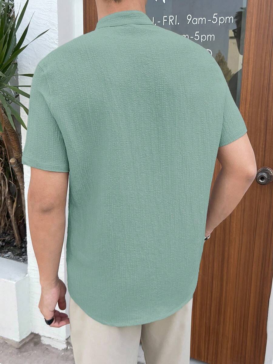 Chemise boutonnée classique à col chinois avec texture pour homme