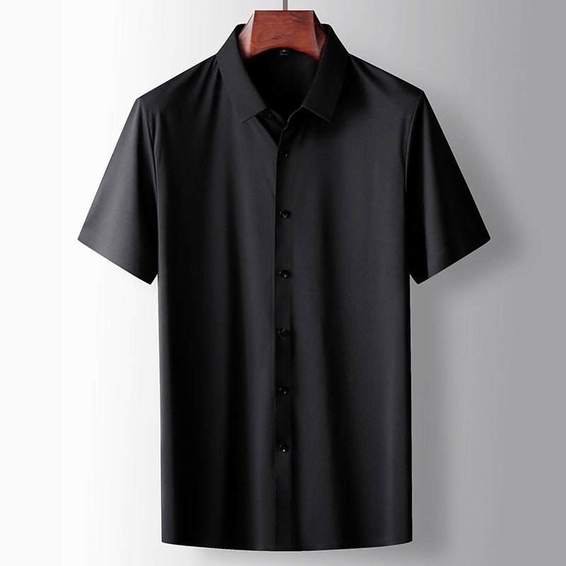 Chemise boutonnée à manches courtes au design minimaliste pour homme