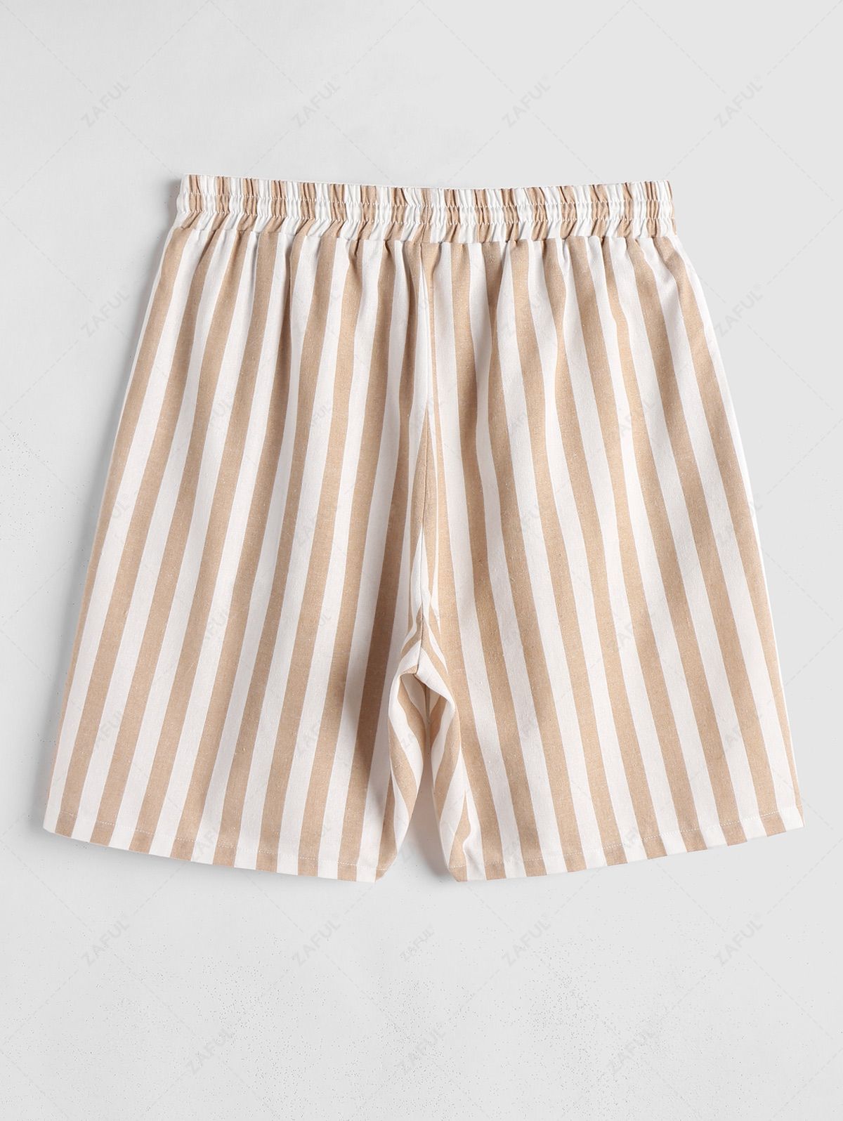 Chemise et short à rayures verticales deux ensembles pour un style estival quotidien