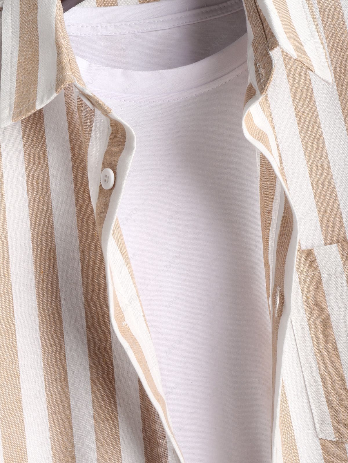Chemise et short à rayures verticales deux ensembles pour un style estival quotidien