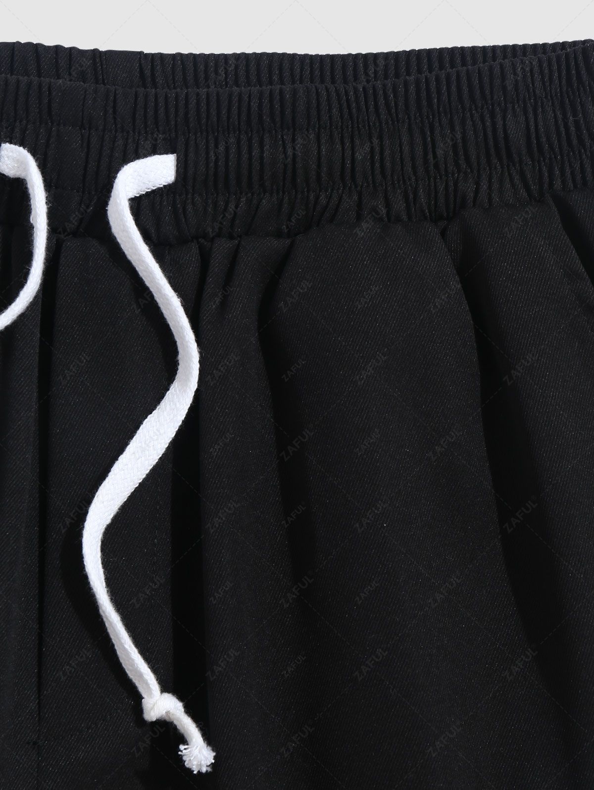 Bermuda cargo à poches zippées et à épissures colorées pour homme