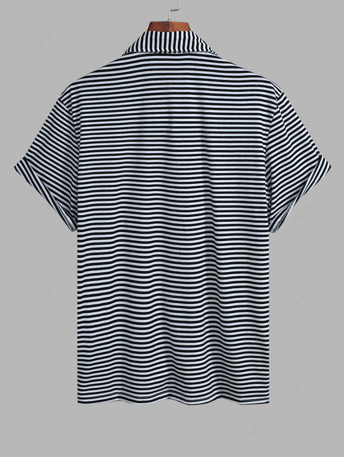 Chemise à manches courtes à demi-bouton avec motif à rayures contrastées