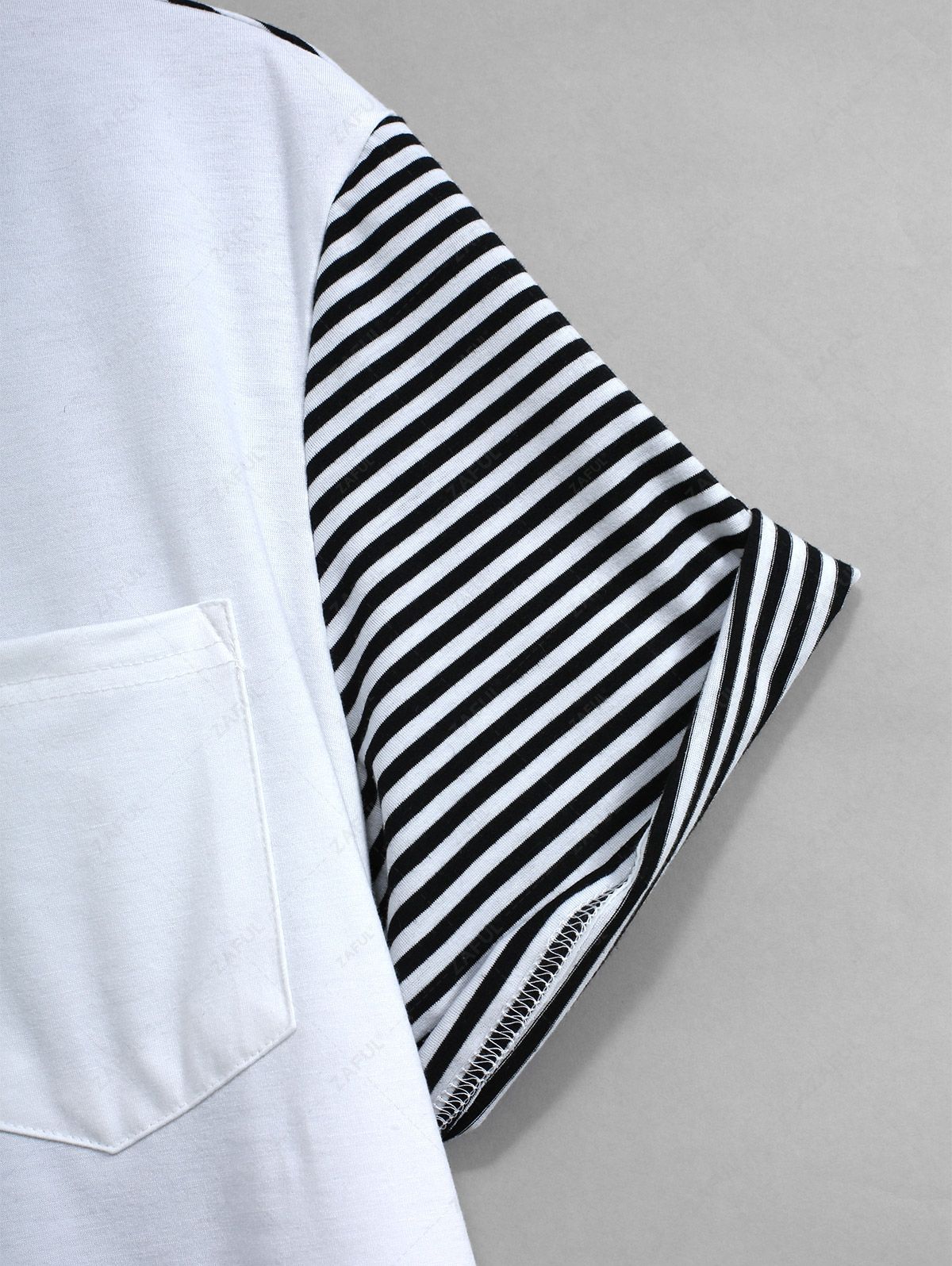 Chemise à manches courtes à demi-bouton avec motif à rayures contrastées