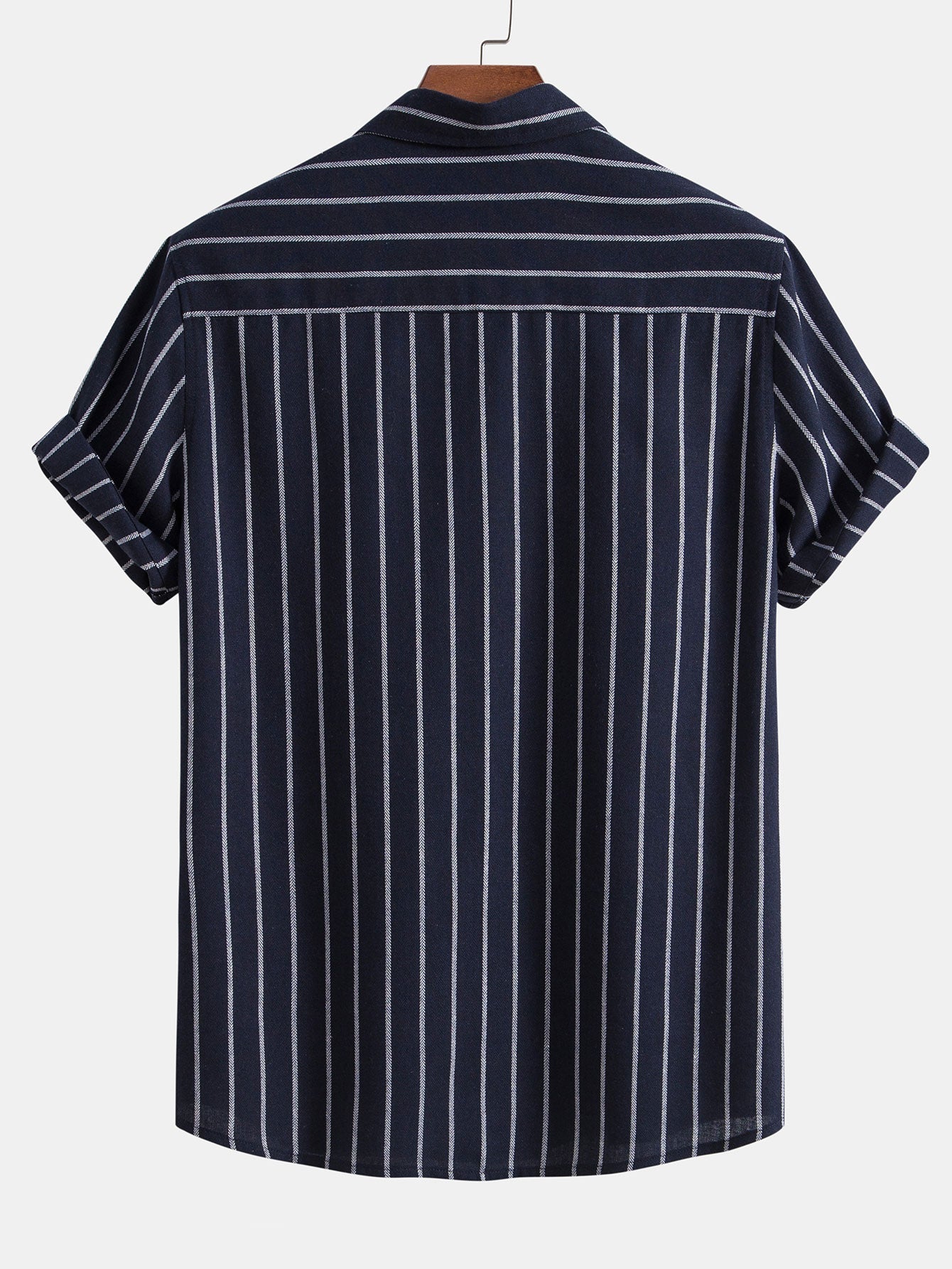Chemise boutonnée rayée et short en lin deux ensembles pour un style estival décontracté