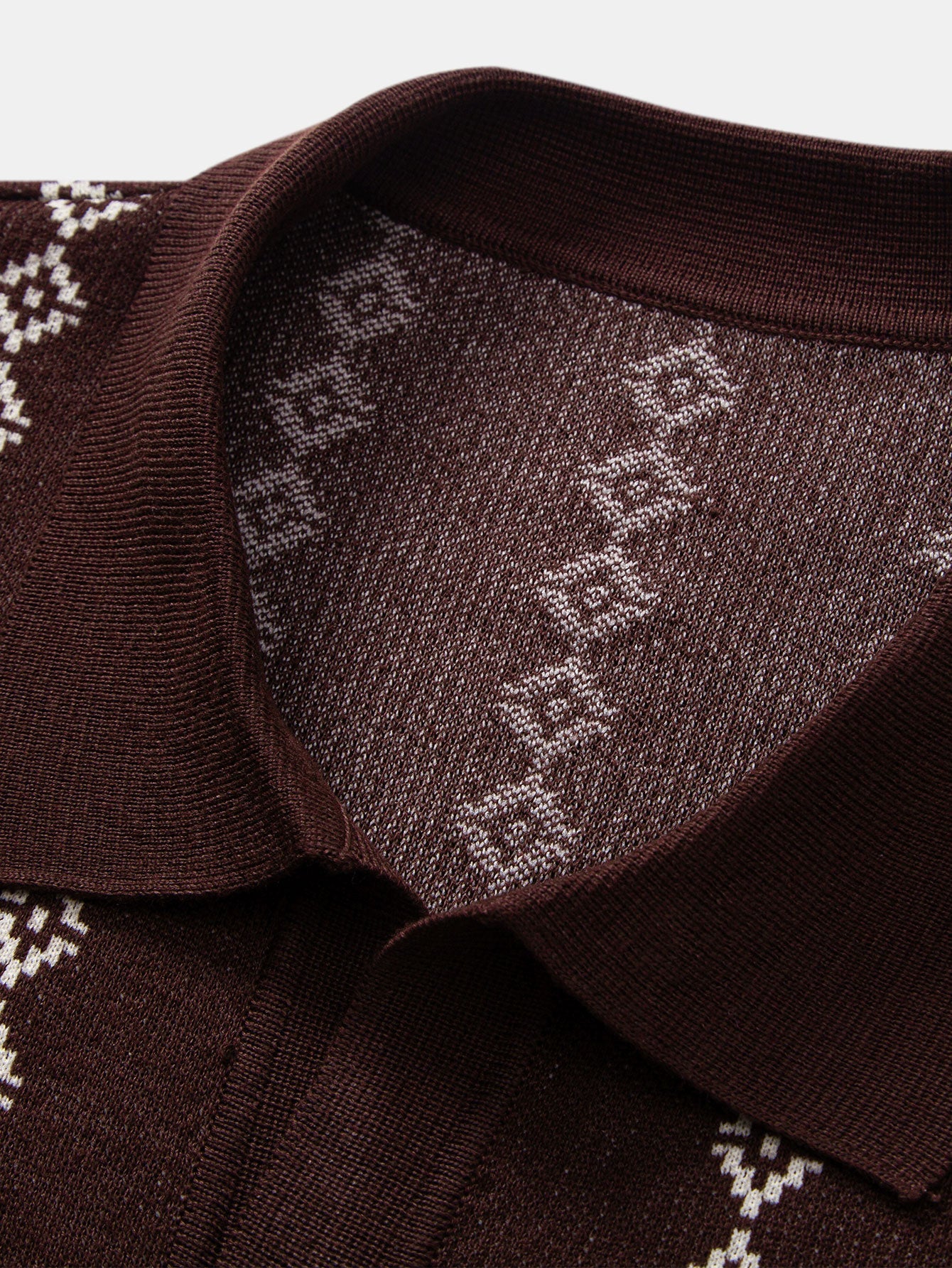 Chemise au crochet à manches courtes et col en V avec motifs géométriques