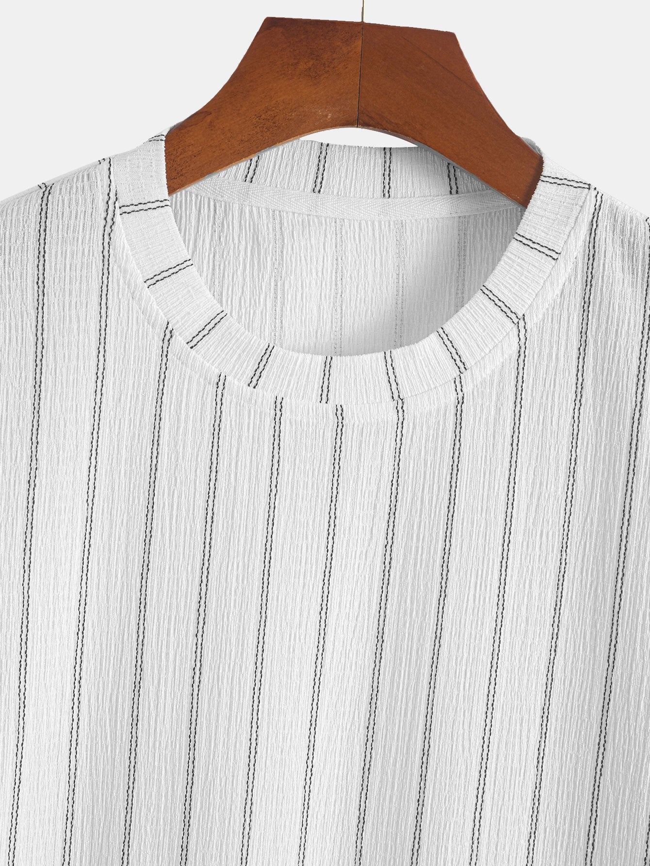 Chemise décontractée à rayures texturées et ourlet en arc pour homme