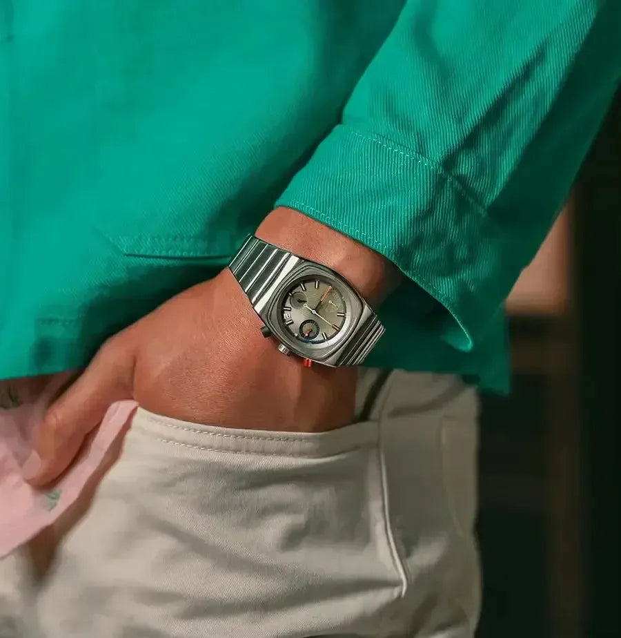 Montre chronographe à boîtier coussin – Bracelet en acier intégré pour homme