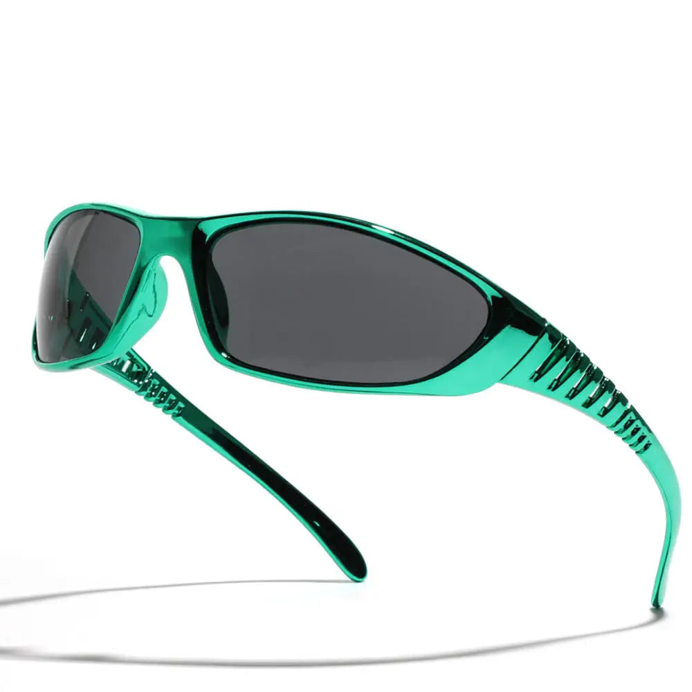 Lunettes de soleil futuristes enveloppantes et techniques avec design creux