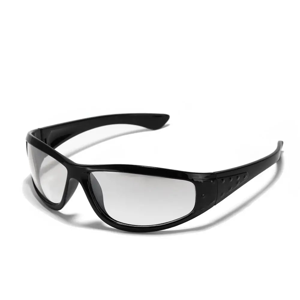 Lunettes de soleil futuristes enveloppantes et techniques avec design creux
