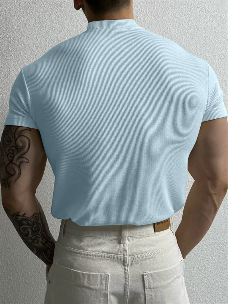 T-shirt de sport décontracté à manches courtes et col montant pour homme