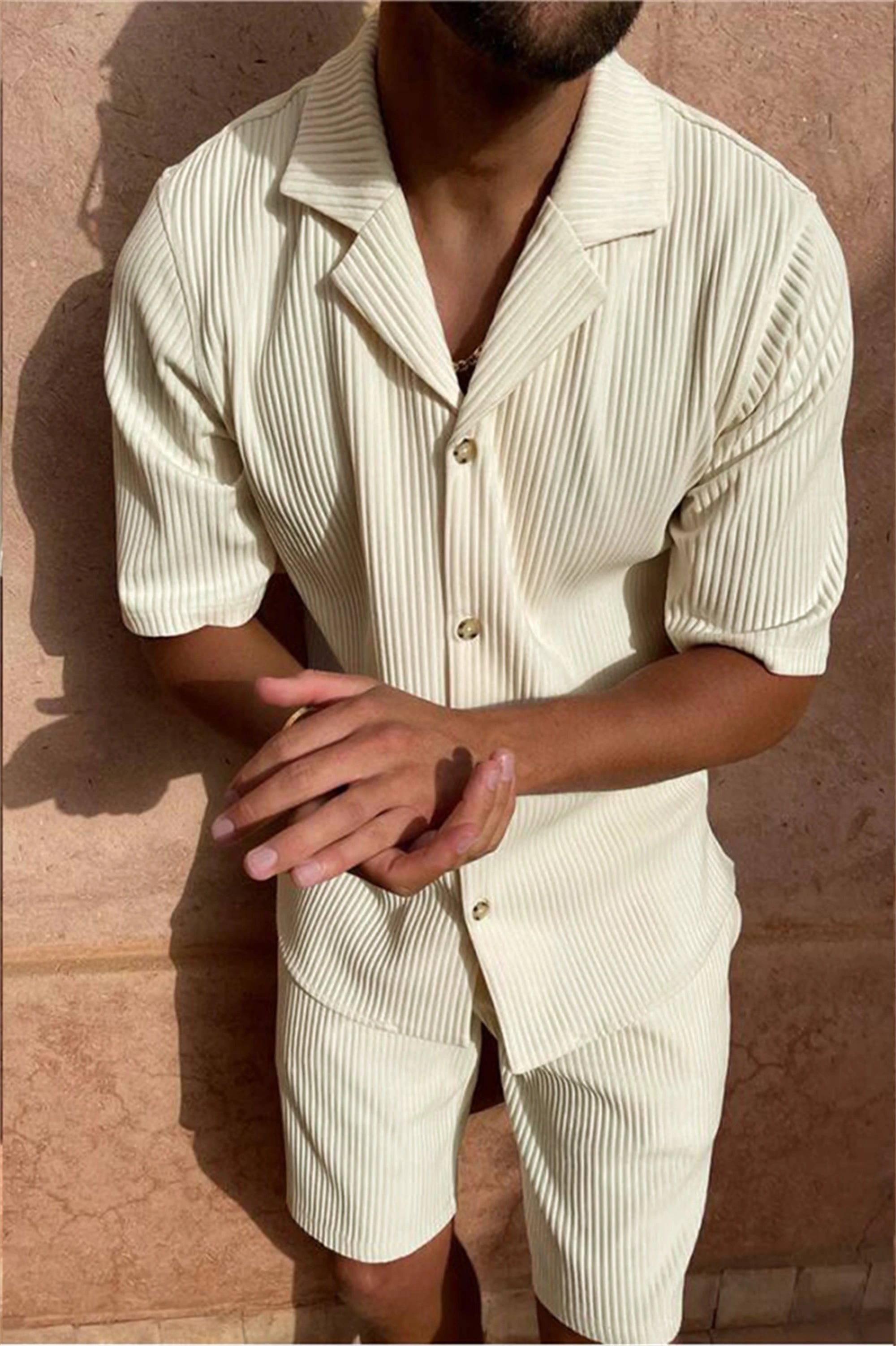 Deux ensembles chemise et short en velours côtelé – Tenue de plage décontractée
