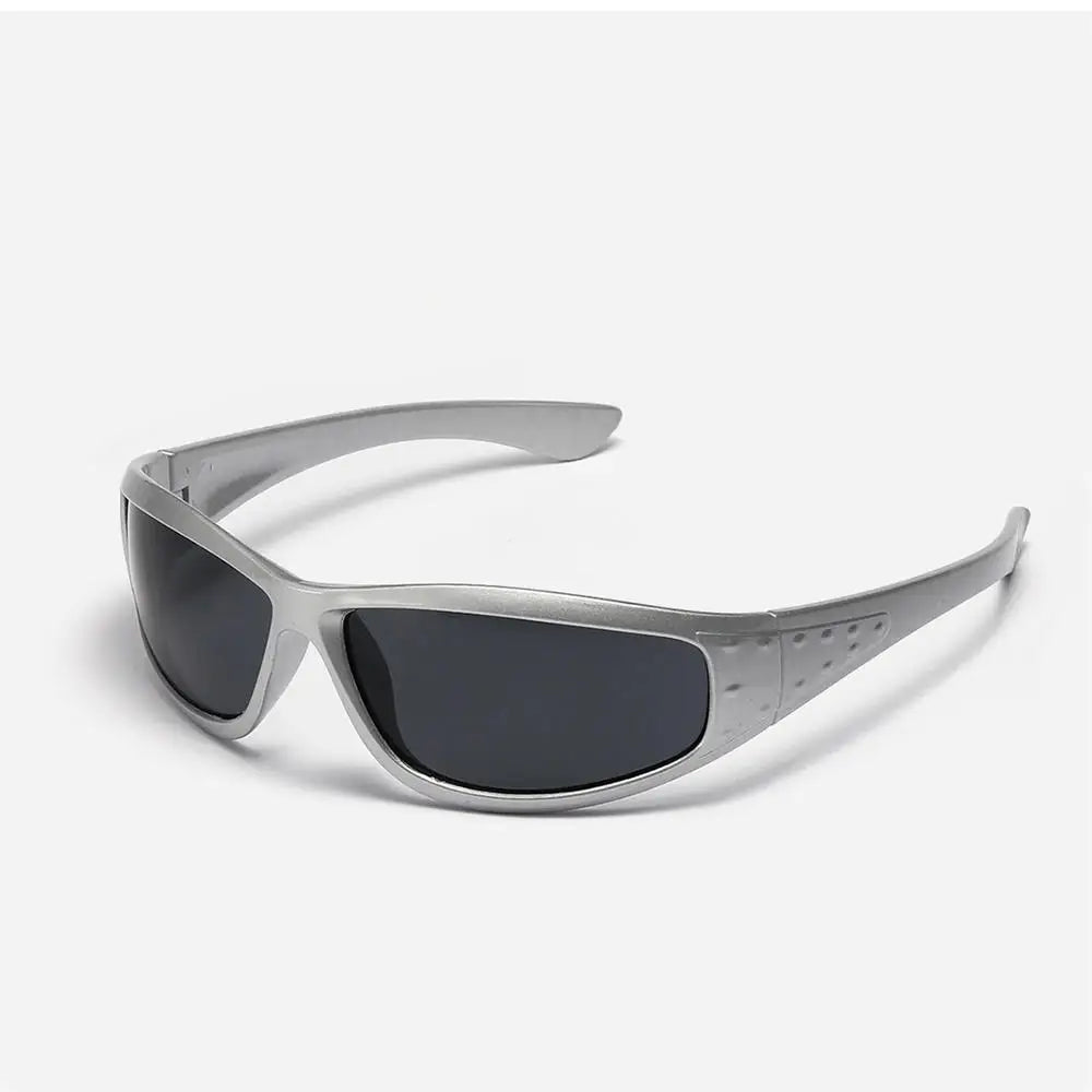 Lunettes de soleil futuristes enveloppantes et techniques avec design creux