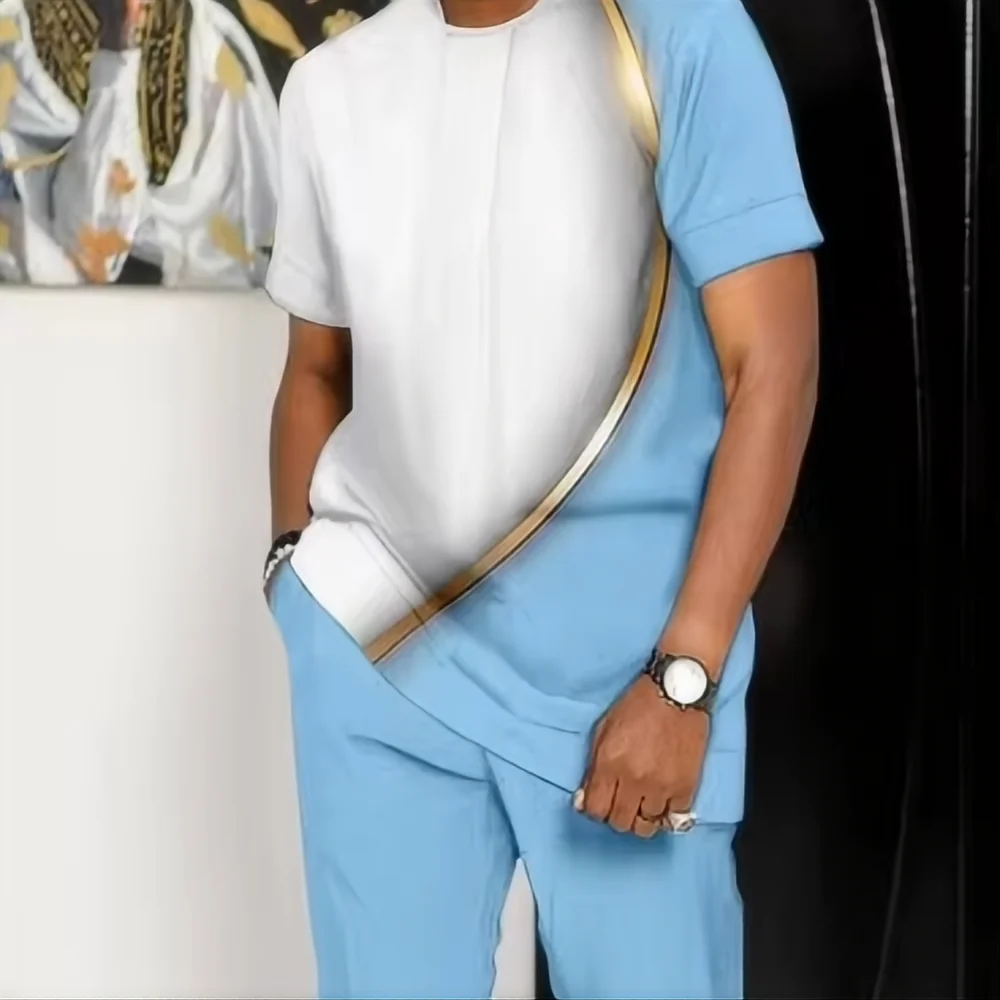 Deux ensembles chemise et pantalon à imprimé géométrique pour homme