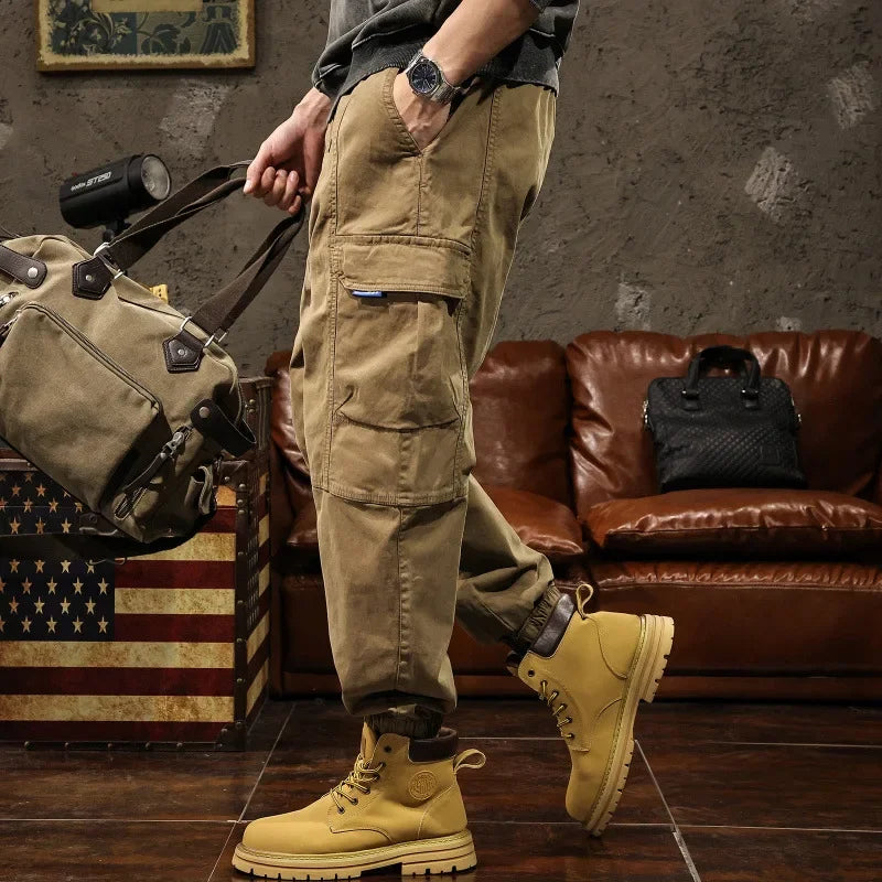 Pantalon cargo de style vintage avec une coupe ample et un look décontracté pour homme