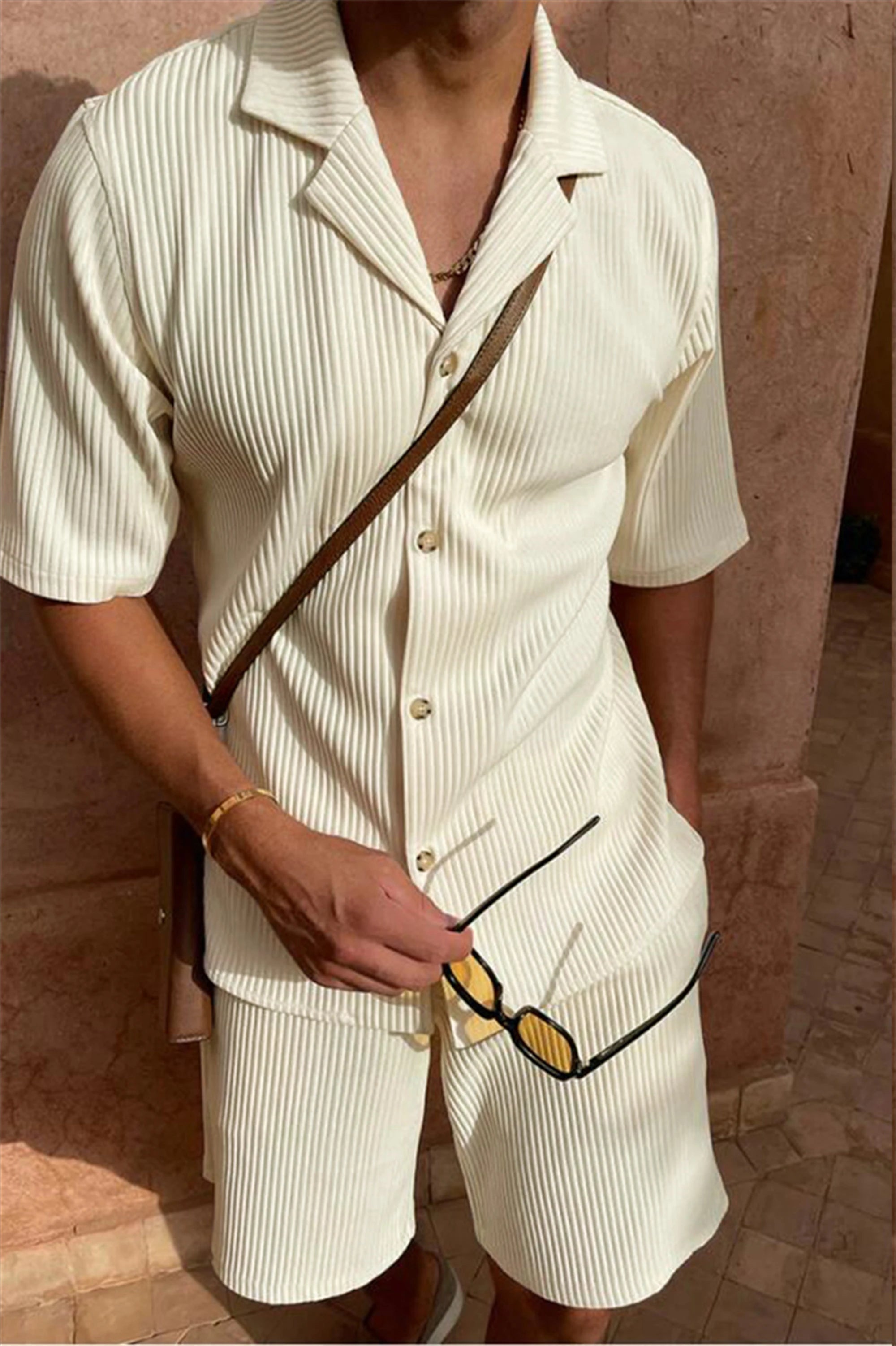 Deux ensembles chemise et short en velours côtelé – Tenue de plage décontractée