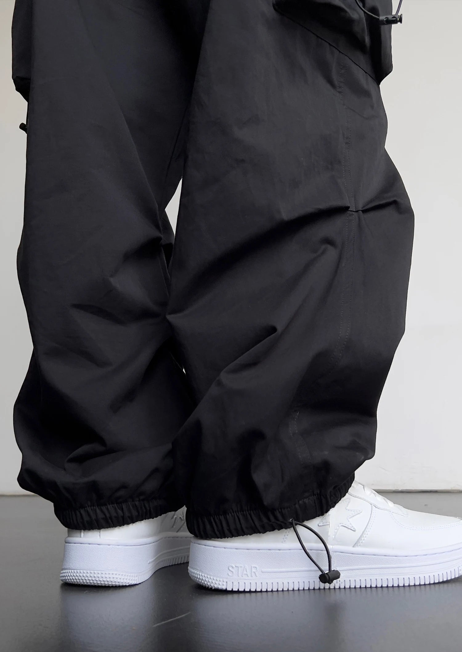 Pantalon cargo décontracté streetwear avec taille élastique style jambe large
