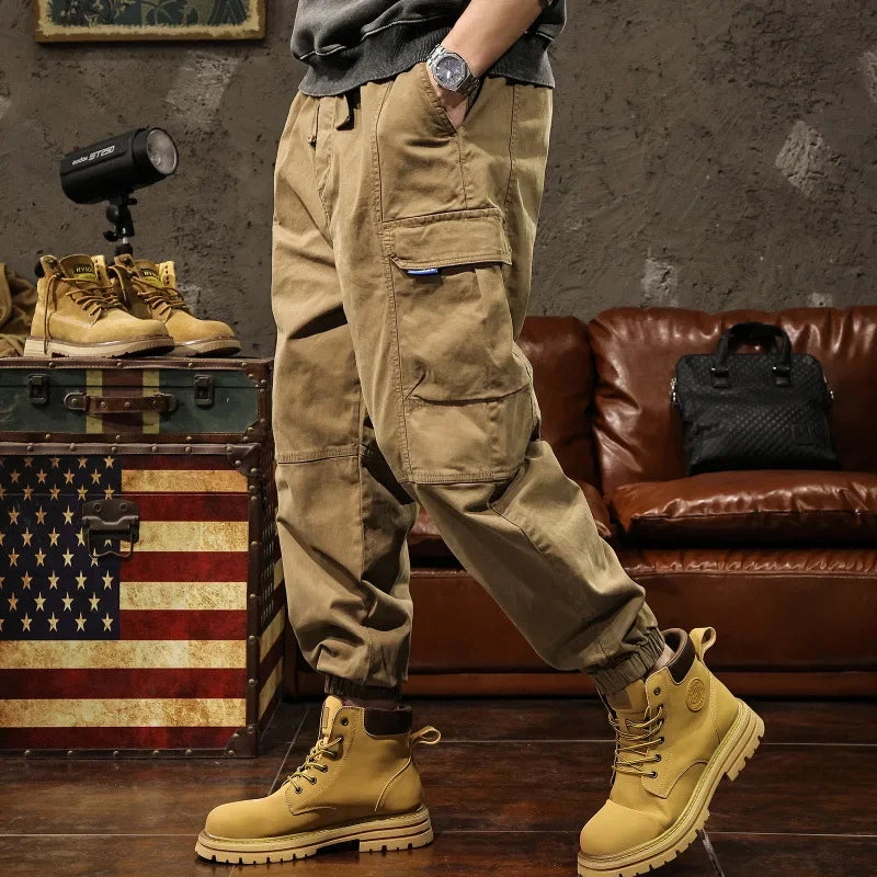 Pantalon cargo de style vintage avec une coupe ample et un look décontracté pour homme