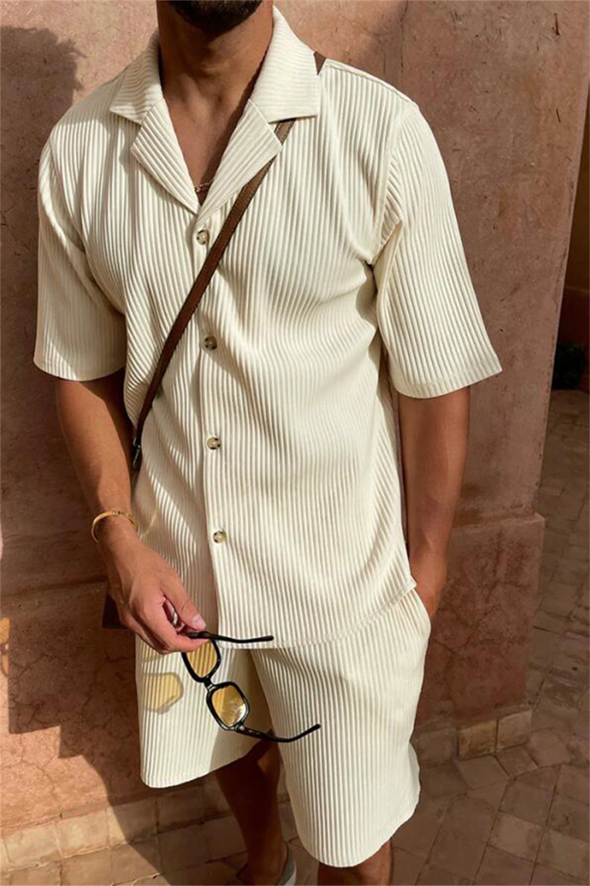 Deux ensembles chemise et short en velours côtelé – Tenue de plage décontractée