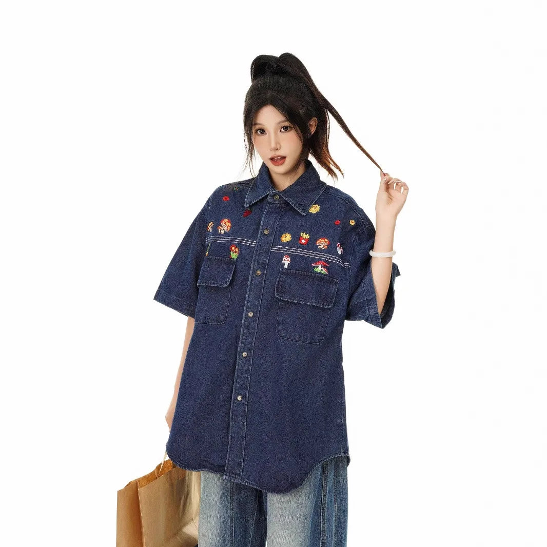 Chemise en jean multipoches à motif de dessin animé brodé pour homme
