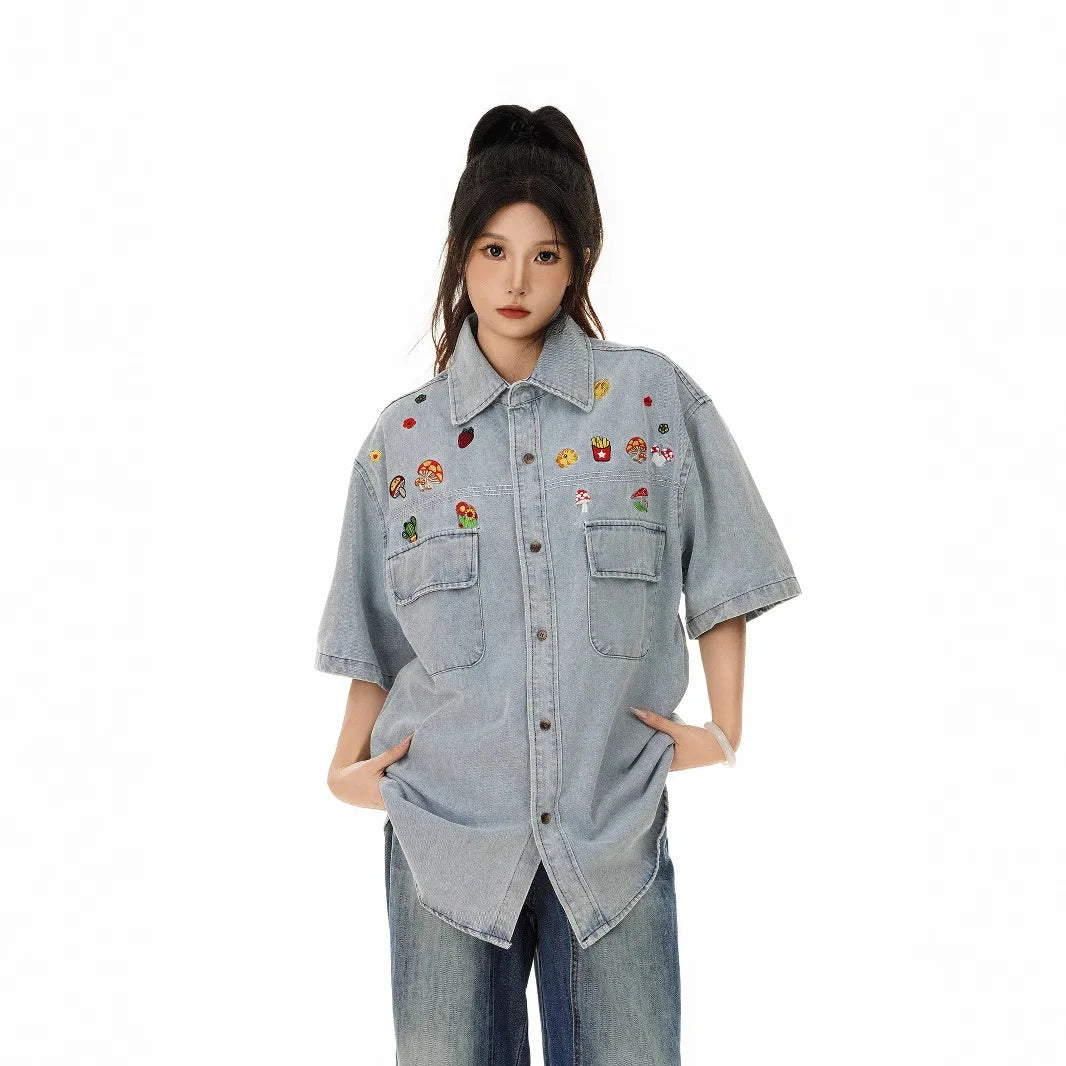 Chemise en jean multipoches à motif de dessin animé brodé pour homme