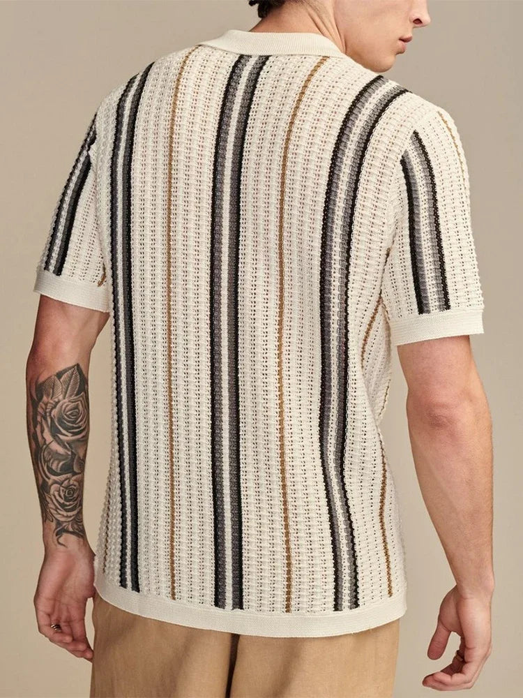 Chemise à manches courtes en tricot rayé au crochet avec col à revers