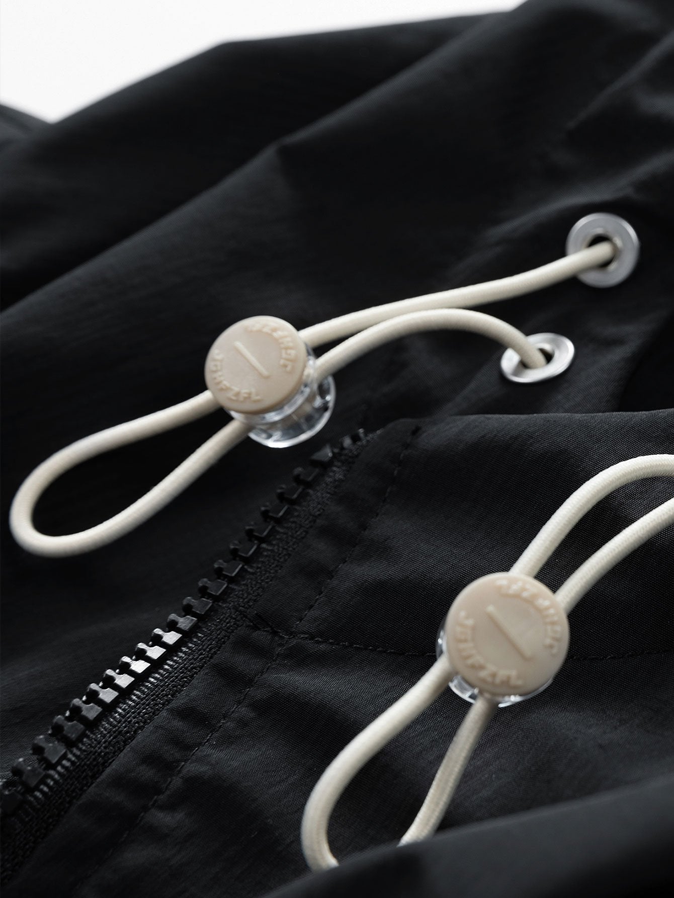 Coupe-vent à capuche léger en nylon avec fermeture éclair quart de tour pour homme