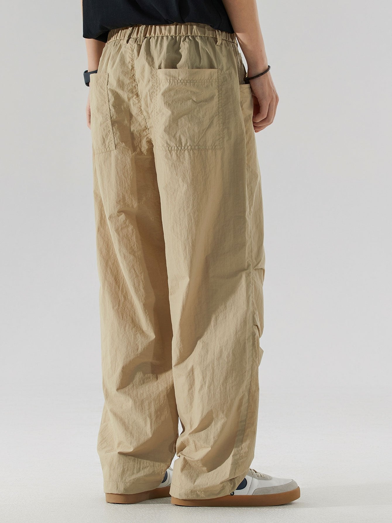 Pantalon droit parachute à taille élastique avec cordon de serrage pour homme