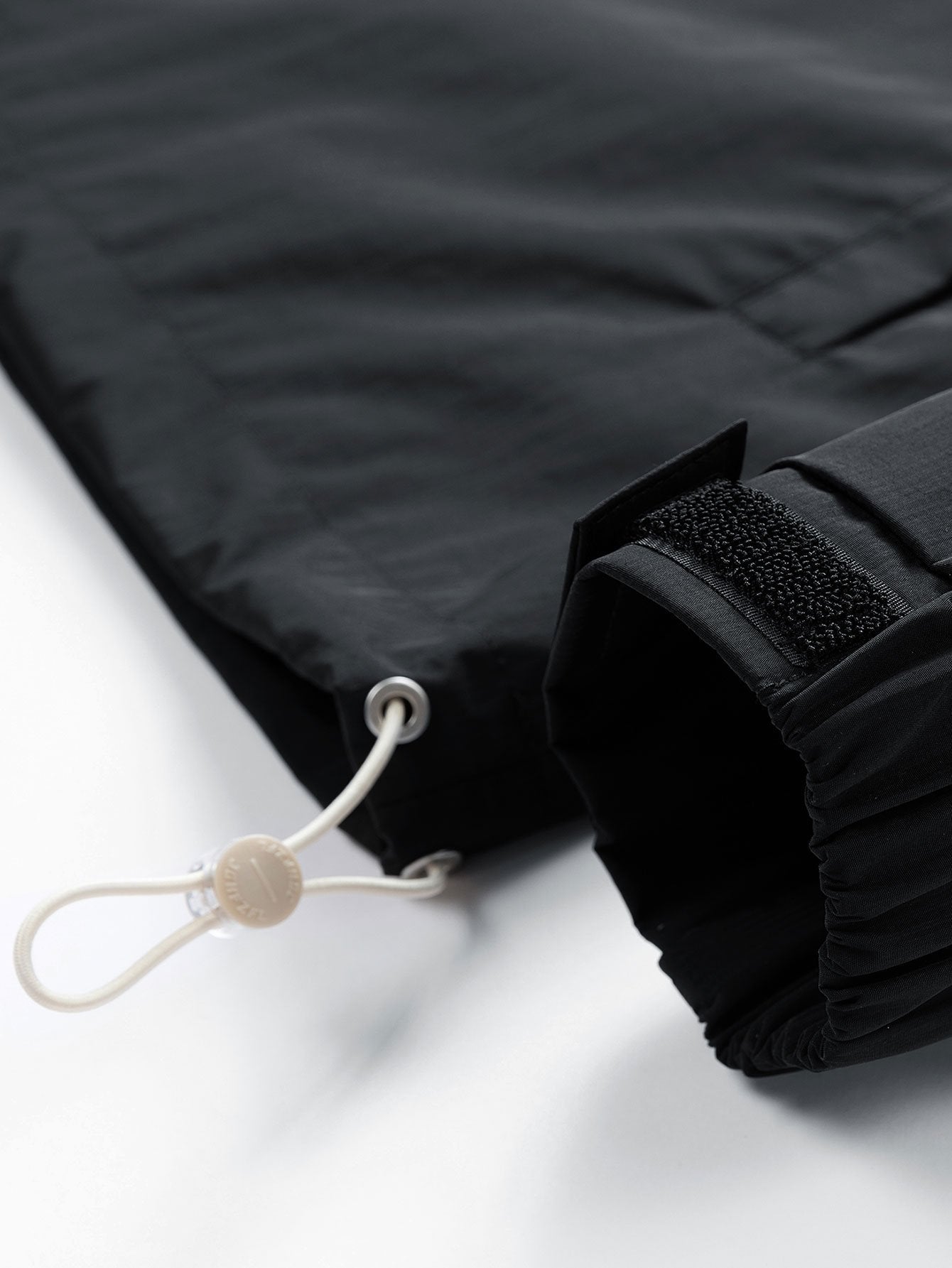 Coupe-vent à capuche léger en nylon avec fermeture éclair quart de tour pour homme
