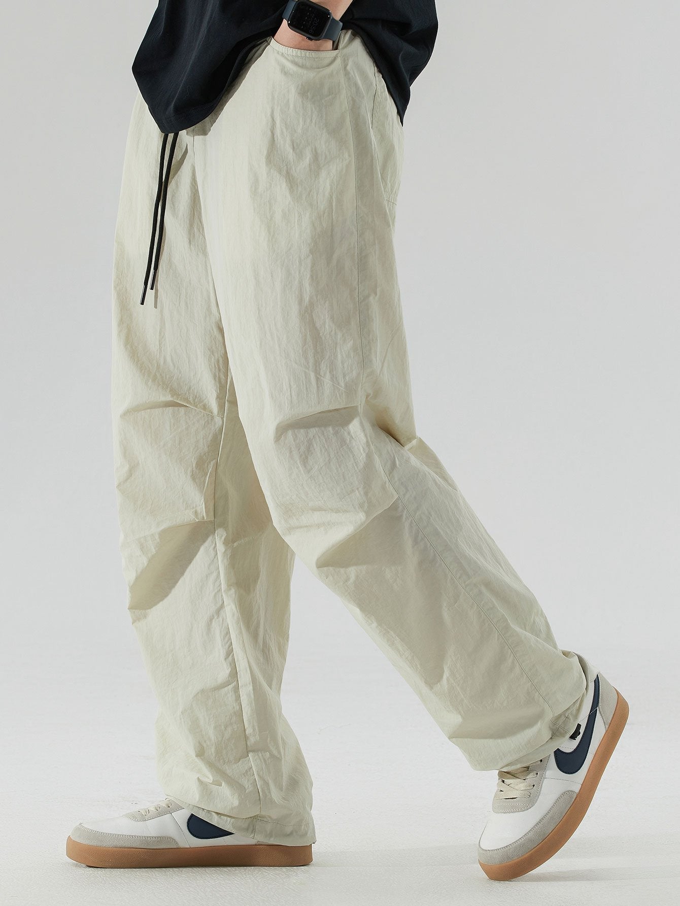 Pantalon droit parachute à taille élastique avec cordon de serrage pour homme