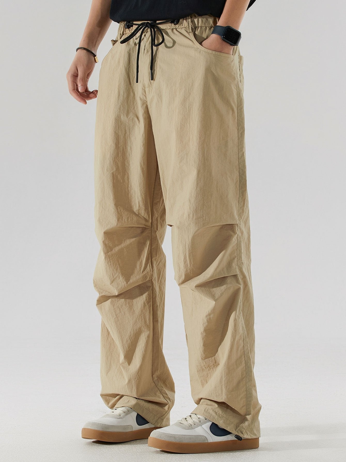 Pantalon droit parachute à taille élastique avec cordon de serrage pour homme