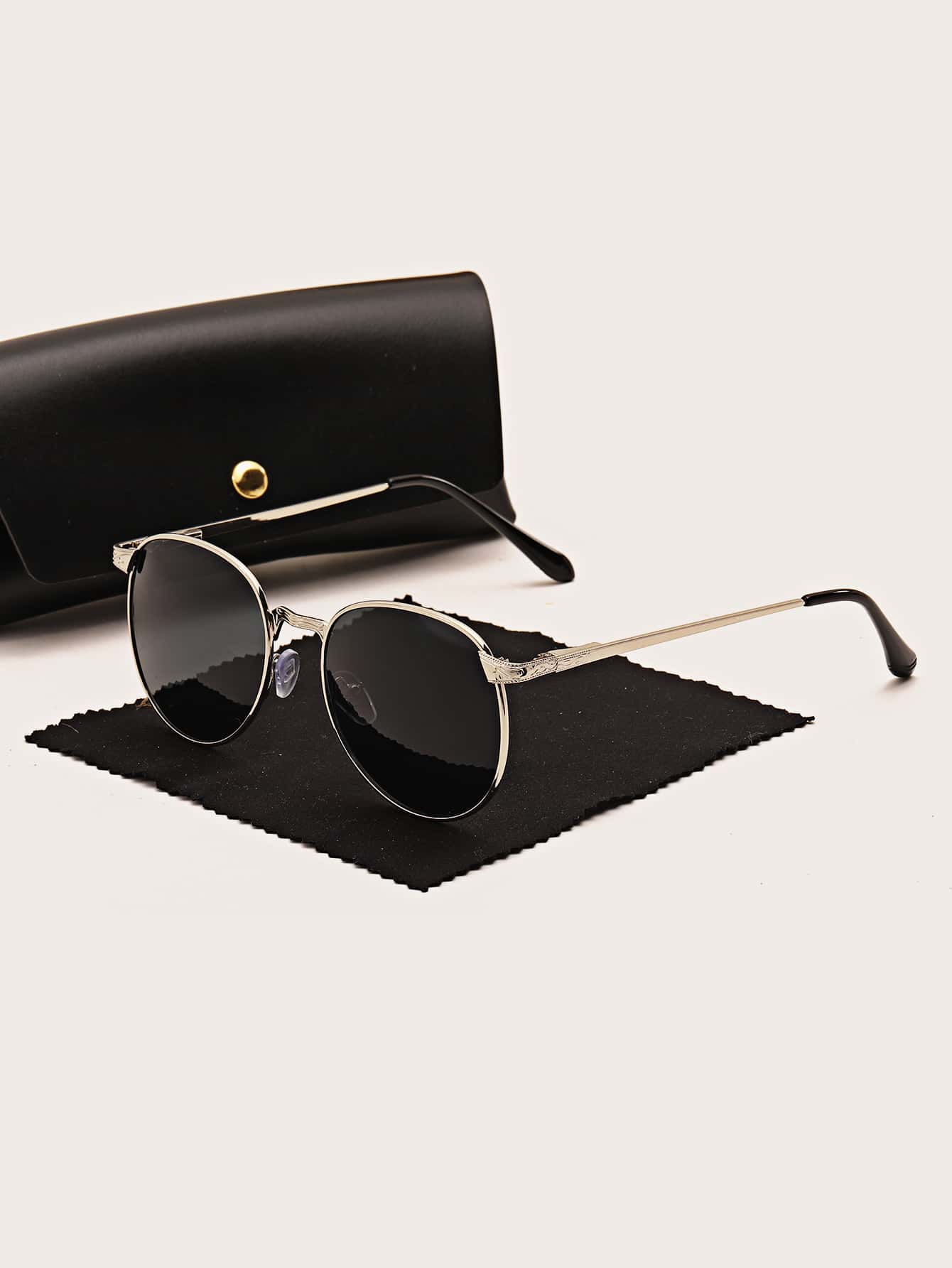 Lunettes de soleil rétro décoratives à monture métallique de style aviateur