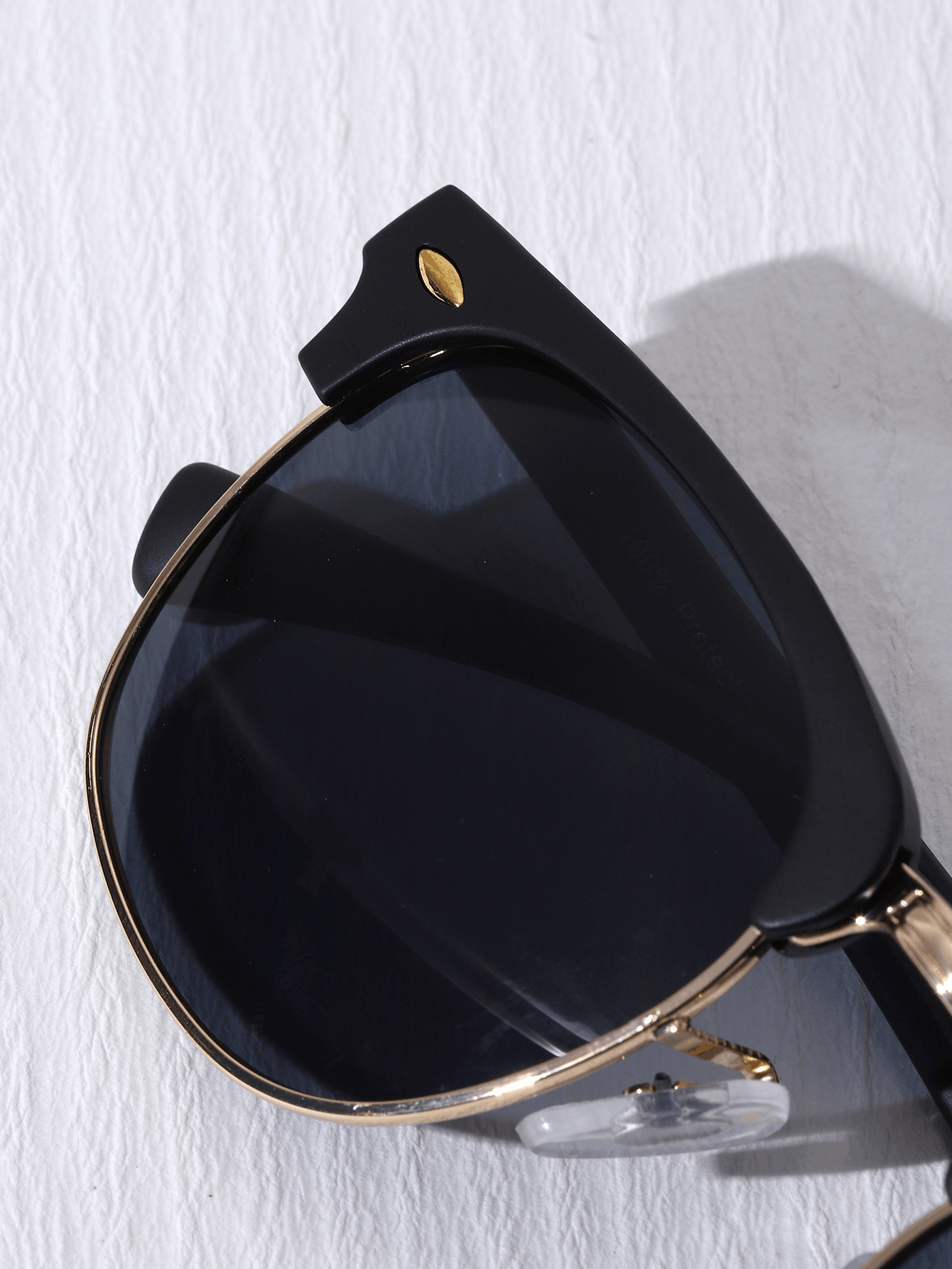 Lunettes de soleil à monture métallique avec verres réfléchissants dégradés
