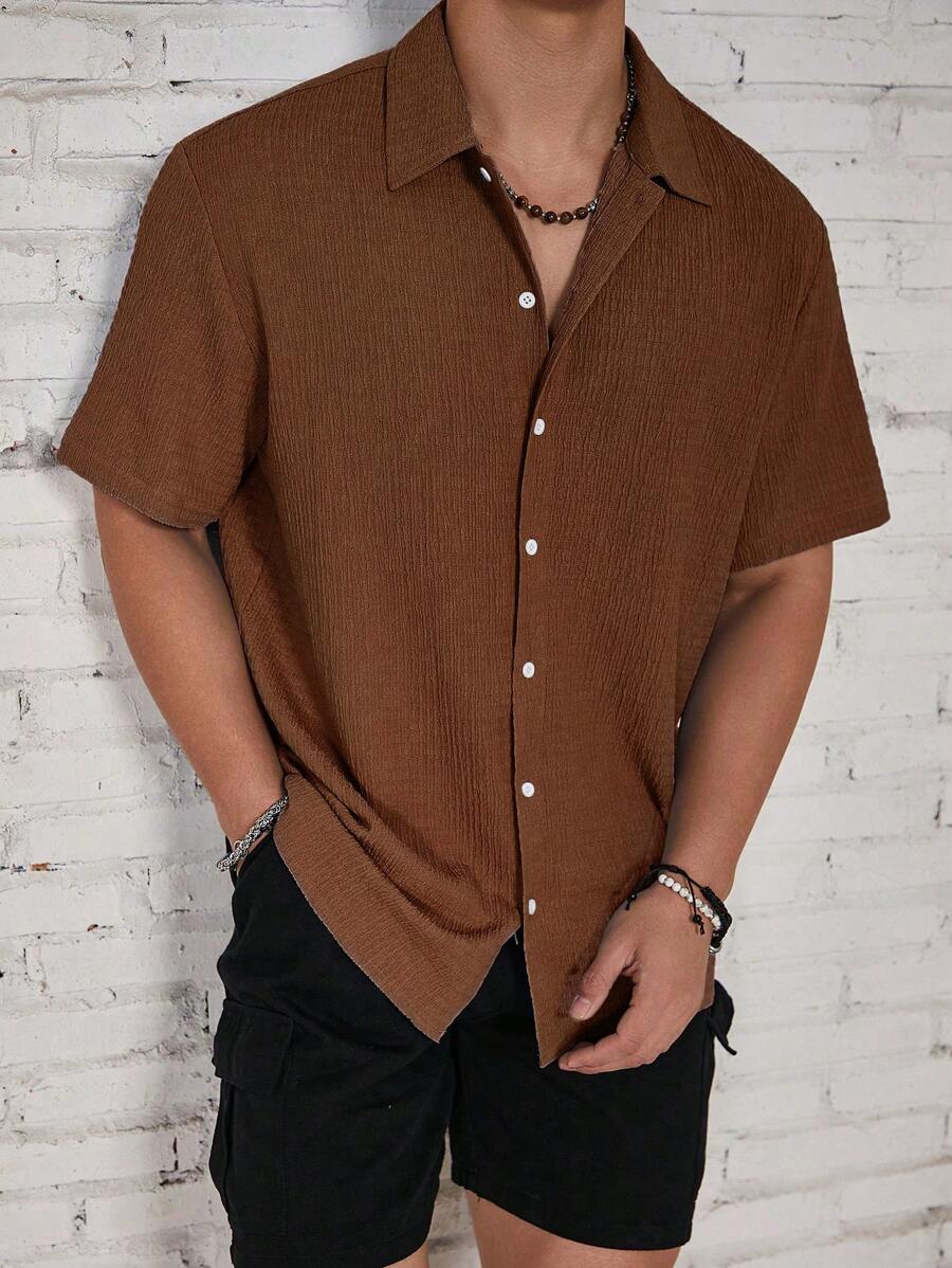 Chemise boutonnée texturée plissée en tricot de style décontracté pour hommes