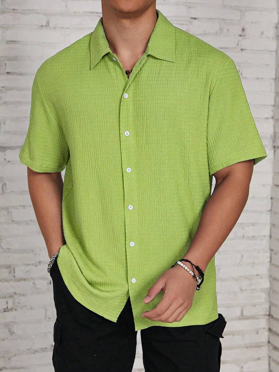 Chemise boutonnée texturée plissée en tricot de style décontracté pour hommes