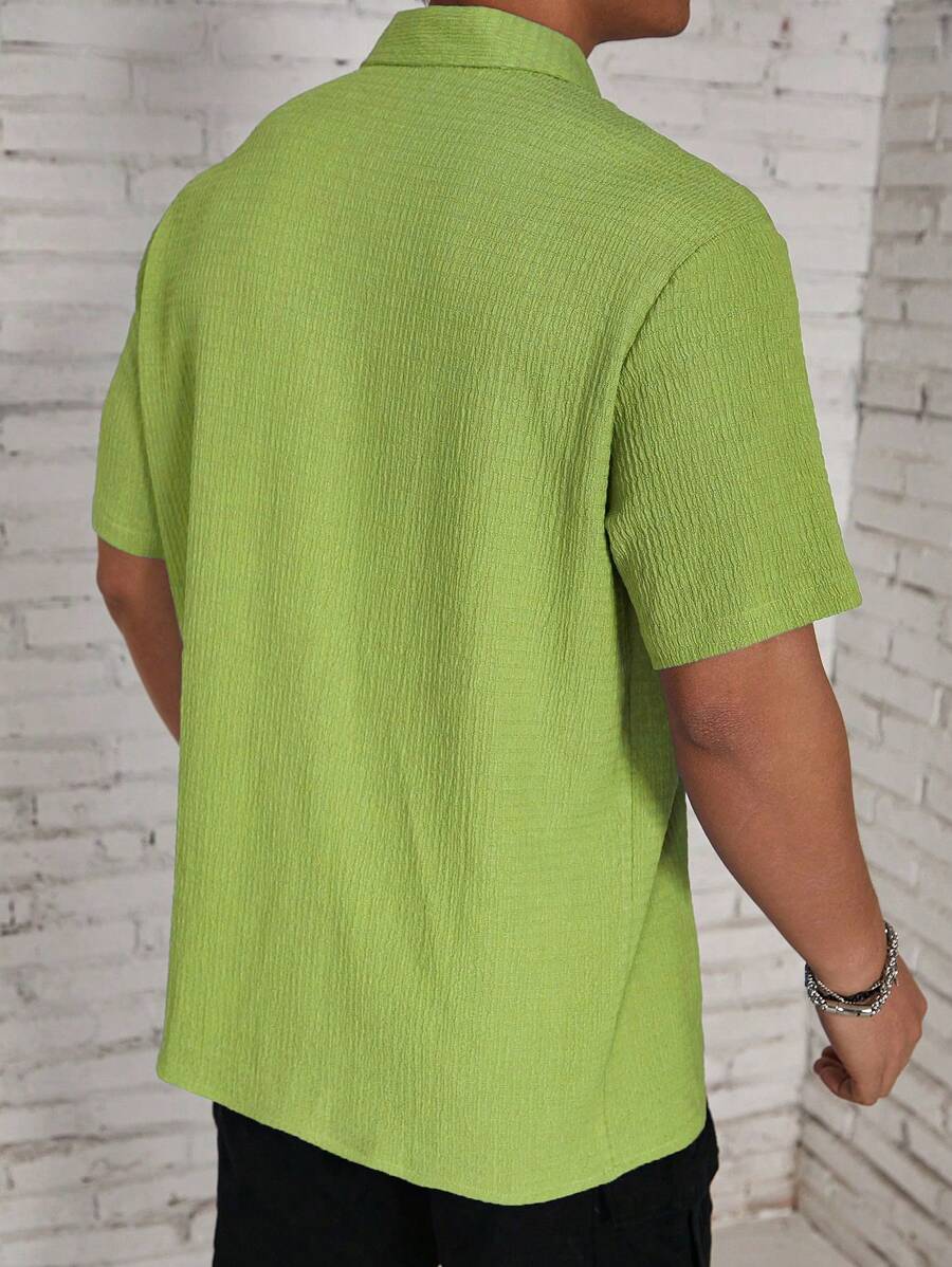 Chemise boutonnée texturée plissée en tricot de style décontracté pour hommes